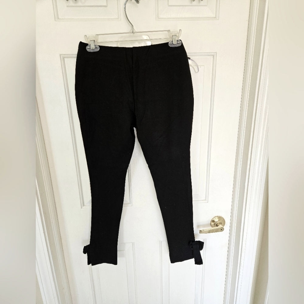 Stylish capris with bows on bottom side leg